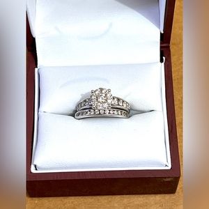 Brand new beautiful 13 diamond women’s wedding set H clarity